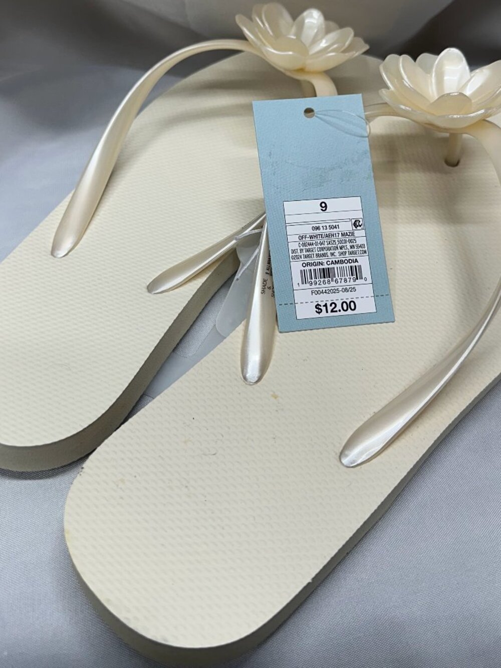 Shade & Shore Mazie Off White Cream Flower Flip Flop Sandals NWT Women's Size 9